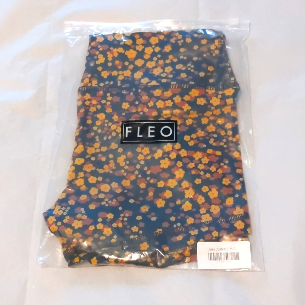 NWT Fleo Daisy Confetti 3.25 Shorts